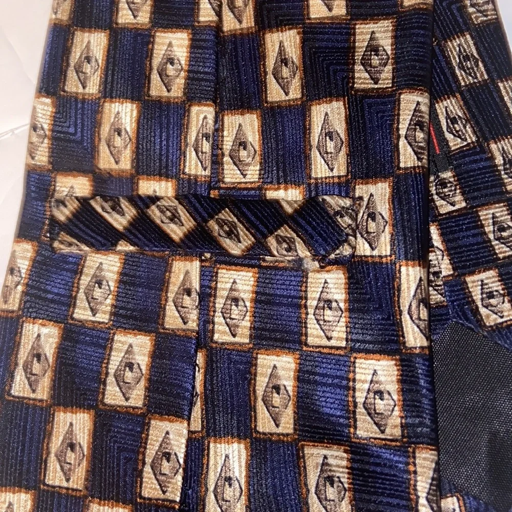 J.Z. Richards silk hand crafted in America neck tie.